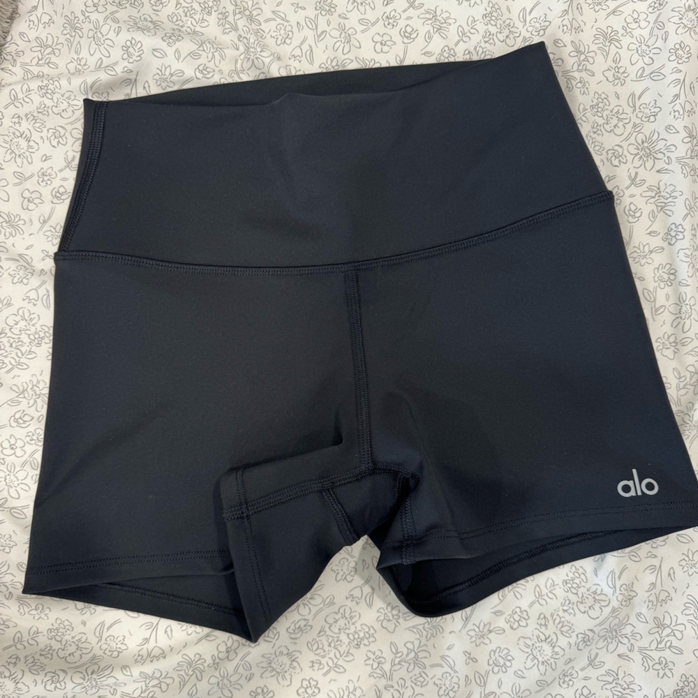 ALO Yoga Black Women’s Bike Shorts